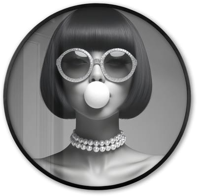 Poster in lijst Rond - Fotolijst 60x60 cm - Posters - Vrouw - Zwart Wit - Ketting - Zonnebril - Ronde posterlijst zwart - Decoratie - Wanddecoratie woonkamer - Muurdecoratie slaapkamer