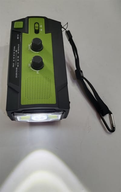 Noodradio – Nooduitrusting – Draagbare overlevingsradio – 4000mAh – Powerbank op zonne-energie – Radio met handslinger – Werkt op batterijen – LED-zaklamp – TYPE-C-aansluiting – Groen