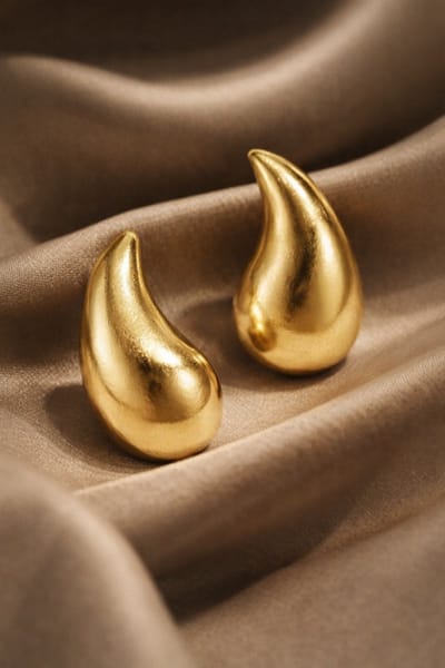 Lundholm Oorknopjes Dames Goud kleurig Jewellery - Premium Stainless Steel Gold Plated - Luxe Druppel Oorbellen (2.1 x 1.1 cm) - Elegant Cadeau Vrouw - My Femke Serie