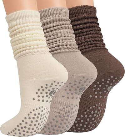 MDUG 3-paar antislip pilates sokken voor dames - Universele losse yogasokken - Bruin - One size - Antislip design - Geschikt voor ballet barre training - Lange, gegolfde pantoffelsokken