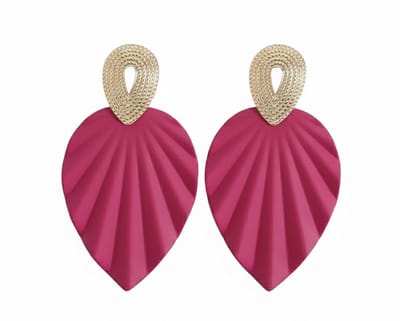 Rode blad oorhangers voor dames met goudkleurig detail – statement oorbellen