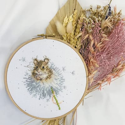 Bothy Threads Hannah Dale - Dandelion Clock borduren (pakket) XHD117P