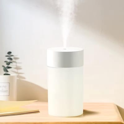 260 ml mini-luchtbevochtiger, draagbare, oplaadbare USB-luchtbevochtiger, 30 dB stille, koele luchtbevochtiger, 's nachts instelbaar, geschikt voor op kantoor (wit)