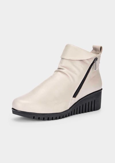 Echt leren laarsjes met sleehak - beige - Gr. 36 van Goldner Fashion