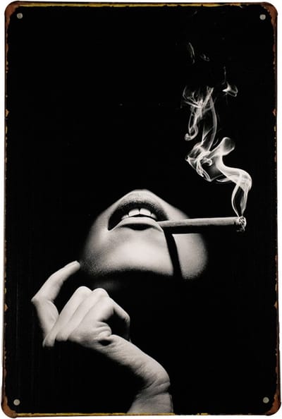 Metalen wandbord - Smoke vrouw - Mancave wandborden - Mancave decoratie - Metalen borden - Metal sign - Bar decoratie - Tekstbord - Wandborden - Wand Decoratie - 20 x 30cm
