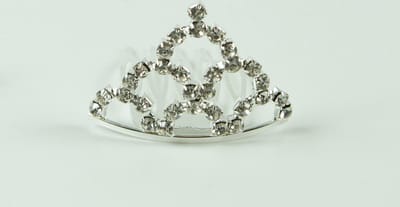 Tiara klein pyramide recht