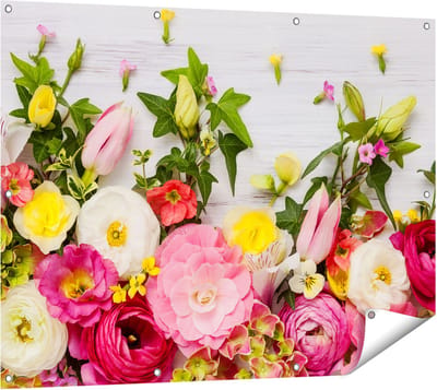Gards Tuinposter Bloemen op een Witte Houten Achtergrond - 120x90 cm - Tuindoek - Tuindecoratie - Wanddecoratie buiten - Tuinschilderij