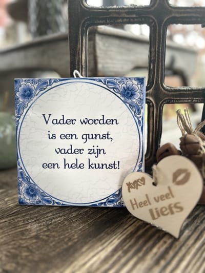 Creaties van Hier - Tegeltje Vader worden met houten hartje - 15 cm – Keramiek