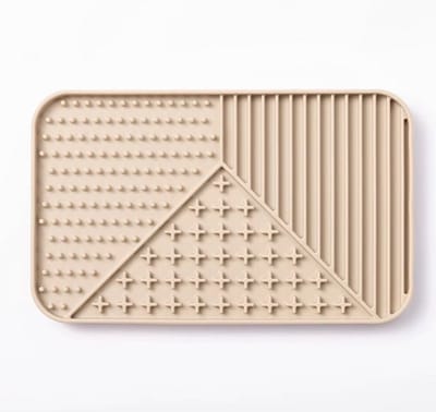 Rieba® Likmat Honden & Katten – 22x13.5cm - Hondenlikmat - Slowfeeder Hond – Anti Schrok Voermat – Silicone Zuignappen – Beige