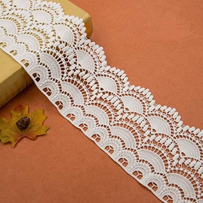 Dailygoods- Haaklint 2,74 m - Katoenen Lint - Decoratie Lint - Vintage Stijl - Bloemenpatroon - 12 cm Breedte - Inclusief Geschenkdoos - Decoratielint