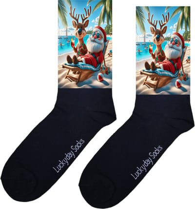 Kerstsokken - Kerstcadeau - Kerstman Strand sokken - December Kado - Grappige sokken - Leuke sokken - Vrolijke sokken - Kerst Cadeau sokken - LuckyDay Socks - Sokken waar je vrolijk van wordt - Maat 37-44