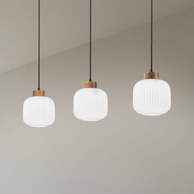 Lamkur Harmony hanglamp, lengte 110 cm, opaalglas eikenhout 3-lamps.
