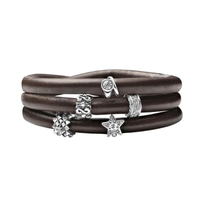 Quiges - Leren Wikkelarmband Bruin 66cm met Aanschuif Bedels Zilverkleurig - RVS Magneetsluiting - ELBS118