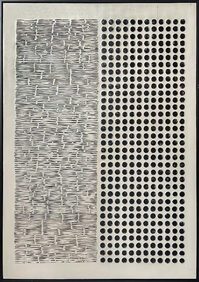 Ter Halle - Schilderij - Wanddecoratie - 3D Art - Zwarte Strepen En Stippen Op Een Beige Doek - 83x123cm