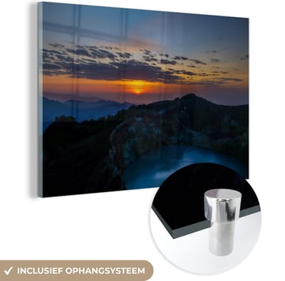 ® Glasschilderij 180x120 cm - Schilderij acrylglas - Zonsondergang bij het vulkanische landschap in het Nationaal Park Kelimutu - Foto op glas - Muurdecoratie woonkamer - Wanddecoratie slaapkamer - Schilderijen