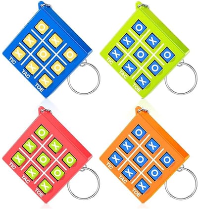 Dailygoods- Tic Tac Toe Speelgoed - Sleutelhanger - Kunststof Hanger - Sleutelhanger Ringen - Kleurrijke Sleutelhangers - 4 Stuks - Lichtgewicht en Draagbaar