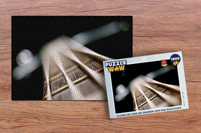 Puzzel Close-up van de snaren van een basgitaar - Legpuzzel - Puzzel 1000 stukjes volwassenen