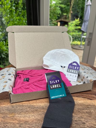 Silky Label Kraampakket Baby Cadeau roze - jurkje lange mouw/sokjes/mutsje - maat 50/56
