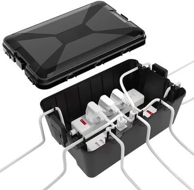 Famanu - Grote waterdichte IP54 outdoor box met 7 gaten ter bescherming van buitenstopcontacten, buitenschakelaar, verlengkabel, schroeven voor wandmontage (33 x 21,2 x 13,2 cm, zwart)