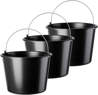 KADAX Bouwemmer met handvat, mortelemmer van kunststof, ronde emmer voor bouwplaats en tuin, wateremmer, stabiele cementemmer met gietrand, zwart, poetsemmer, mortelbak (3)