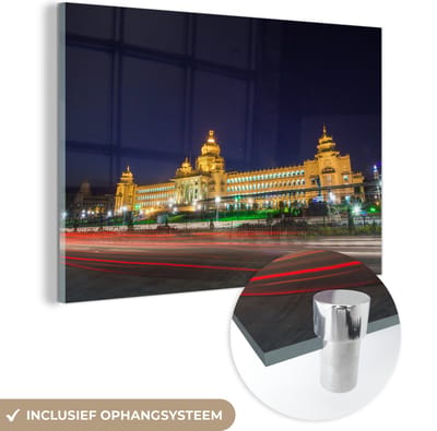 ® Glasschilderij 180x120 cm - Schilderij acrylglas - Een goud gekleurd Vidhana Soudha in Bangalore - Foto op glas - Muurdecoratie woonkamer - Wanddecoratie slaapkamer - Schilderijen