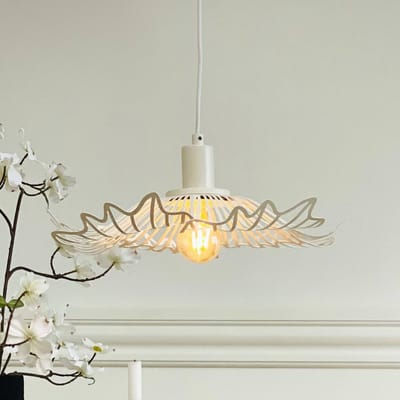Dyberg Larsen hanglamp Flora, parelwit, Ø 40 cm, metaal