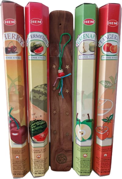 HEM Wierook Mix Pakketje - 4 Geuren - 80 Stokjes - Wierookstokjes - Kers - Watermeloen - Groene Appel - Tangerine - Met Plankje En Gelukspoppetje
