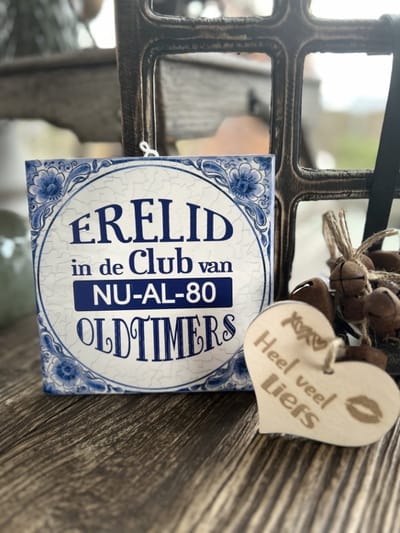 Creaties van Hier - Tegeltje Nu-al-80 met houten hartje - 15 cm – Keramiek