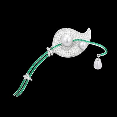 Victoria Valenza Zilverkleurige Calla Lelie Broche en Hanger met Zirkonia Stenen en Parels - Broche - Zilverkleurig - Bloem broche en hanger - Zirkonia