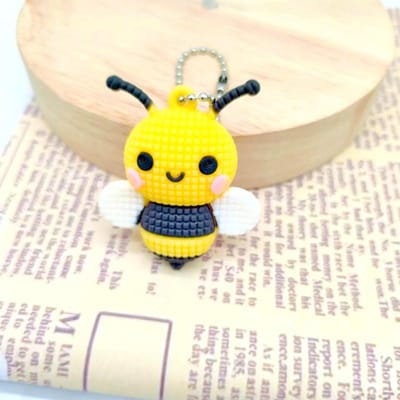 Porte-clés Abeille de dessin animé Créatif PVC Animal Motif tricoté Porte-clés Décoration de sac à dos pour enfants Pendentif yellow