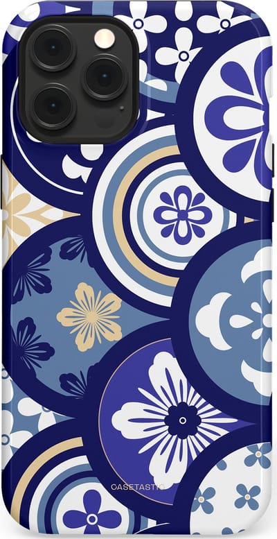 Casetastic Hoesje Geschikt voor Apple iPhone 12 Pro Max Magsafe - Stijlvolle Beschermende Duo-layer Case - Blauwe bloemen Talavera Maiolica Patroon
