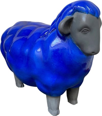 In & Out Deco Schaap staand hol beton, kleur blauw voor binnen en buiten.