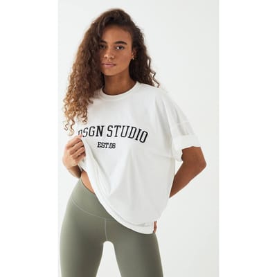 Dames DSGN Studio Applique Oversized T-shirt | White | Maat: 10