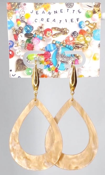 Jeannette-Creatief® - Resin - Druppel Beige - Beige - Resin Oorbellen - Oorbellen Dames - Beige Oorbellen - Dames Oorbellen