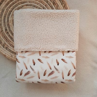 Wiegdeken teddystof naturel - bruine veren - 70 x 100 cm - Handgemaakt - Handmade
