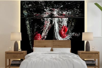 Behang - Fotobehang Frambozen - Fruit - Stilleven - Water - Zwart - Rood - Breedte 240 cm x hoogte 240 cm