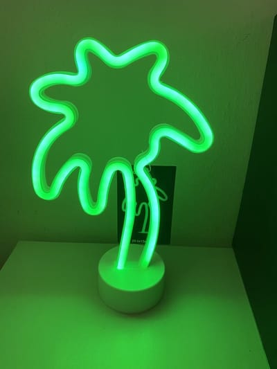 LED palmboom  met neon licht - groen neon licht - hoogte 29.5 x 20 x 8.5 cm - Tafellamp - Nachtlamp - Decoratieve verlichting - Woonaccessoires