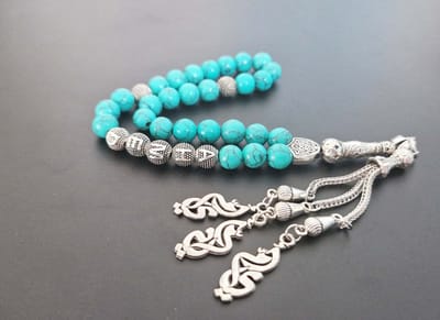Handgemaakte naam tasbih 33 Kralen Natuursteen “Howliet groen ” - met metaal tassel “Moeder"- Met je naam of de naam van uw geliefde- 8 mm diameter van de korrel