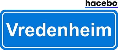 Hacebo - Plaatsnaam Sticker - 29x10 CM - Vredenheim sticker - Verkeersborden sticker - grappige cadeaus - Vredenheim