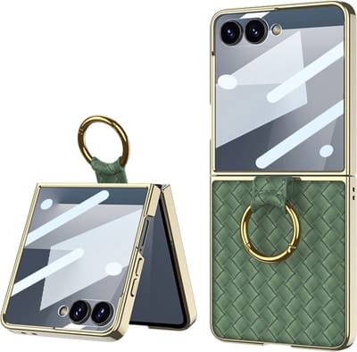 Casemania Hoesje Geschikt voor Samsung Galaxy Z Flip 7 - Emerald Green - Luxe Kunstlederen Backcover met Gevlochten Uitstraling - Backcover Telefoonhoesje met Ingebouwde Tempered Glazen Screenprotector en Ring