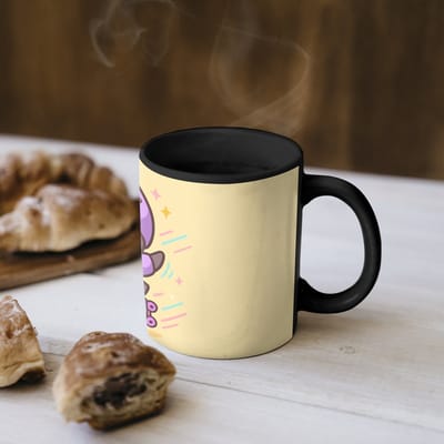 Magische Mok - Foto op Warmte Mokken - Koffiemok - Pinguïn - Rolschaatsen - Geel - Energiek - Magic Mok - Beker - 350 ML - Theemok