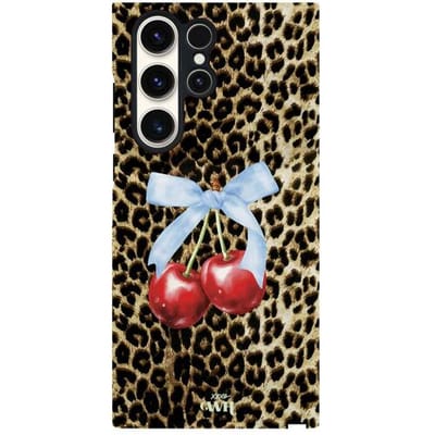 xoxo Wildhearts Berry Wild - Hoesje geschikt voor Samsung Galaxy S25 Ultra - Siliconen hoesje met dubbele beschermlaag - Luxe case - Stevige backcover - Tijgerprint / Luipaardprint - Kers print - Dierenprint hoesje - Kersen Panterprint