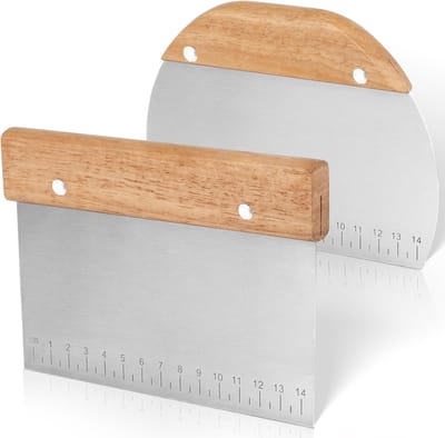 Deegschraper - 2 Stuks RVS Deegschraper met Houten Handvat - 15 cm Met Schaalverdeling - Voedselveilige Banketstaal - Geschikt voor Pizza Brood Gebak en Taartdeeg - Zilver en Hout - 2 Stuks