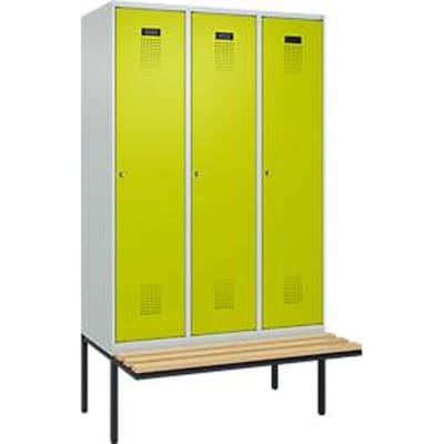 C+P Evolo Plus garderobekast, 3 vakken van elk 400 mm breed, zwevende bank, B 1200 x D 815 x H 2120 mm, cilinder, lichtgrijs/kleedgroen