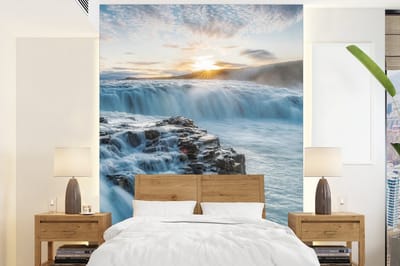 Behang - Fotobehang Waterval - Water - Stenen - Zon - Natuur - Breedte 160 cm x hoogte 220 cm