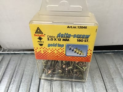 Hardhoutschroef. 3.0 x 12mm. lang. Platkop-Kruiskop-PZD-1. met Smeerfilm. Verzinkt. 180 stuks Spaanplaatschroef. Deltafix. D-Screw-Gold-Top.