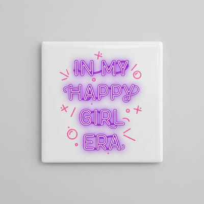 In My Happy Girl Era Decoratieve Tegel – Trendy Neon Stijl Tekst Wanddecoratie – Keramische Tegel 15 × 15 cm