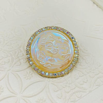 Vintage Midden Dazzel Doornroosje Reliëf Kristal Broche Spelden Voor Vrouwen Dame Retro Paleis Klassiek Jurk Pak Sieraden Badges beige
