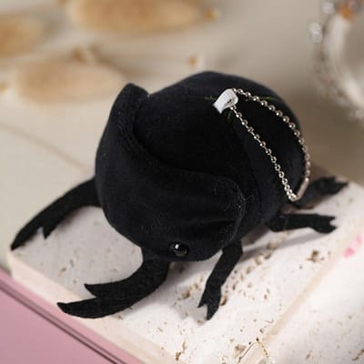 B*Nouvelle Poupée Scarabée Mignonne de Dessin Animé 10cm Poupée Peluche Porte-clés Pendentif Sac Envoyer aux Amis Cadeau d'Anniversaire de Noël black