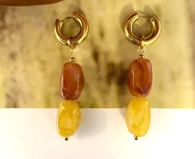 Oorringen acryl kralen geel/cognac